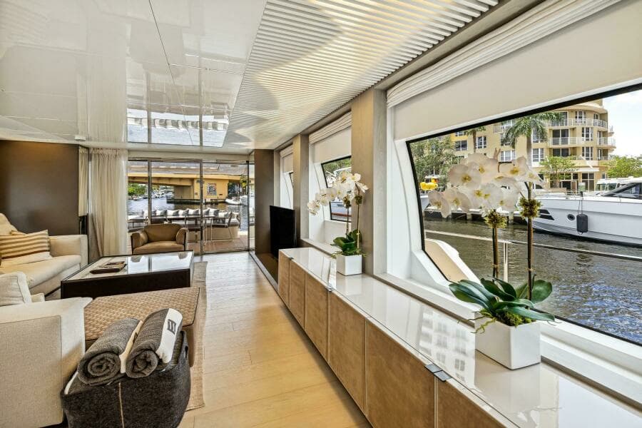 2021 Ferretti Yachts 850