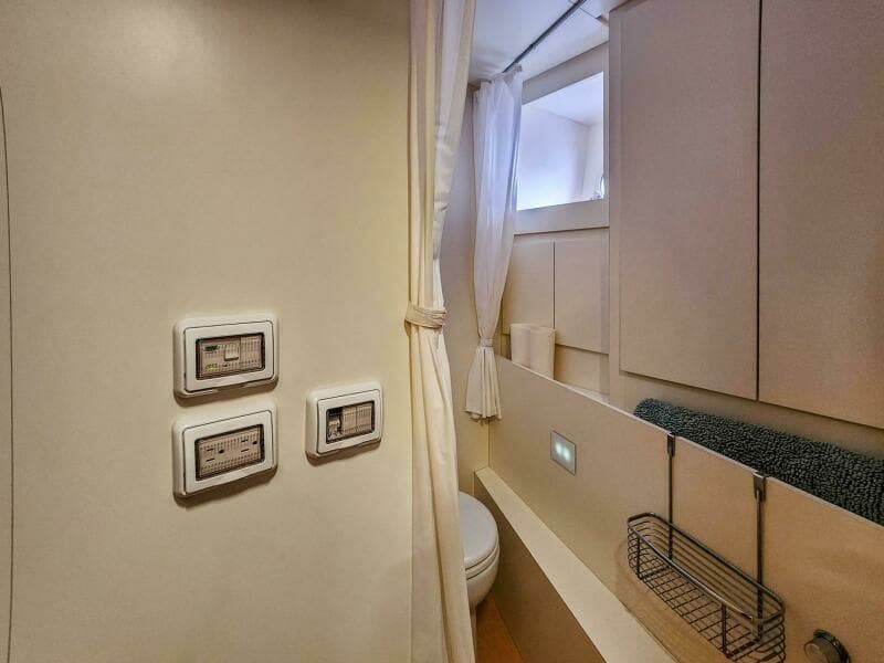 2021 Ferretti Yachts 850