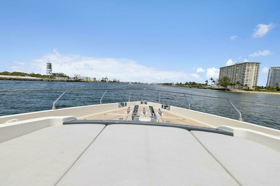 2021 Ferretti Yachts 850