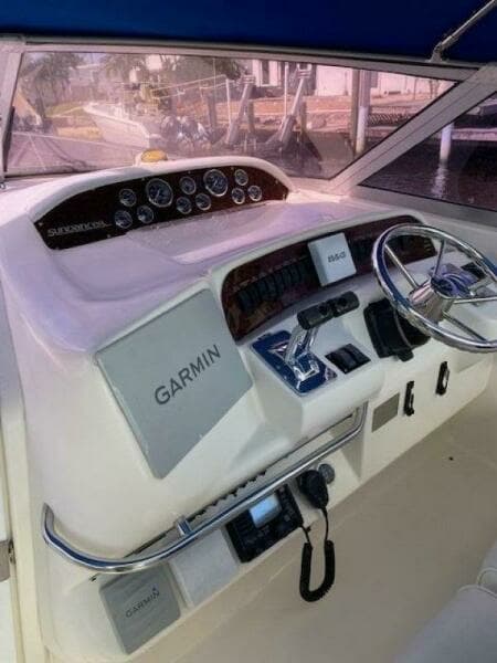 1997 Sea Ray 330 Sundancer
