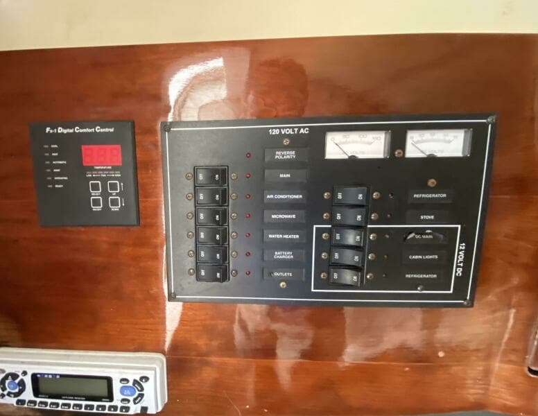 2003 Edgewater 265 Express