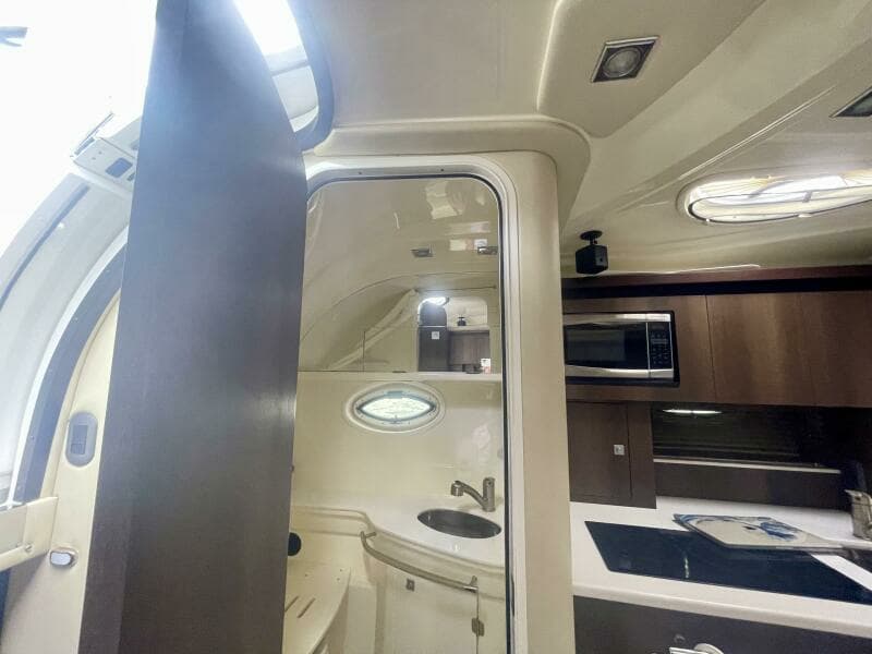 2016 Monterey 335 Sport Yacht