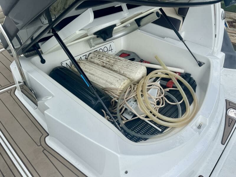 2016 Monterey 335 Sport Yacht