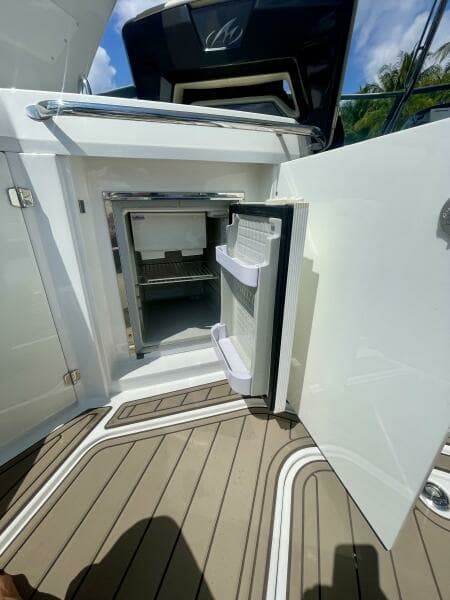 2016 Monterey 335 Sport Yacht