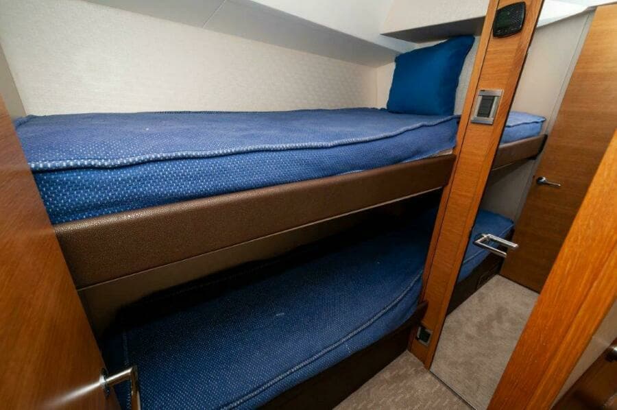 2016 Hatteras GT60  KNOT ON CALL  Aft Bunkroom