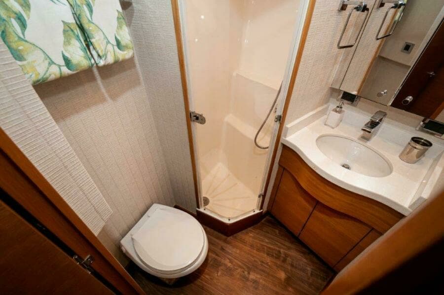 2016 Hatteras GT60  KNOT ON CALL  VIP Head