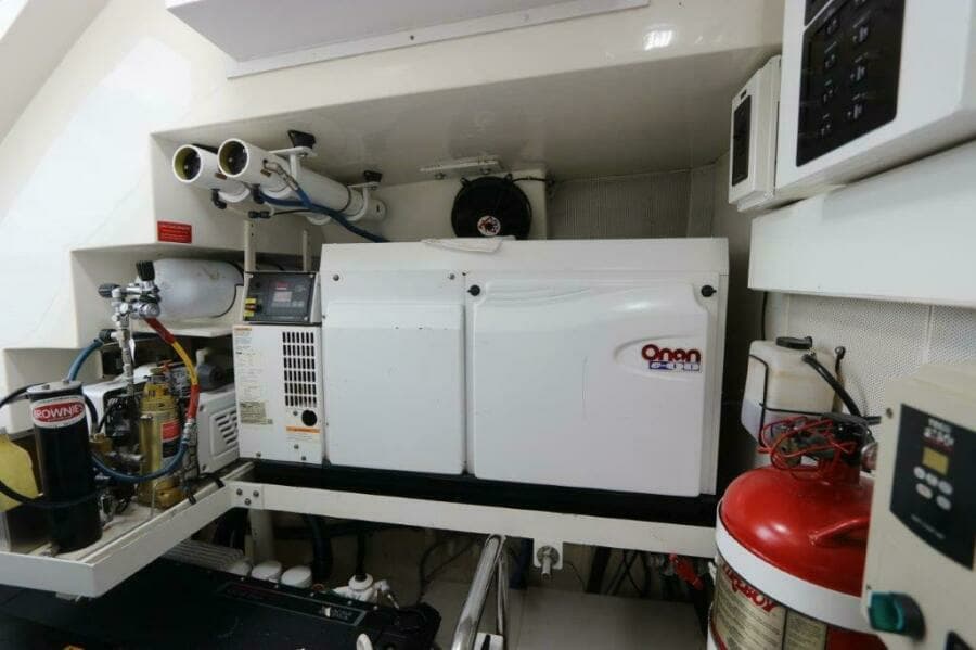 2009 Lazzara Yachts LSX 75