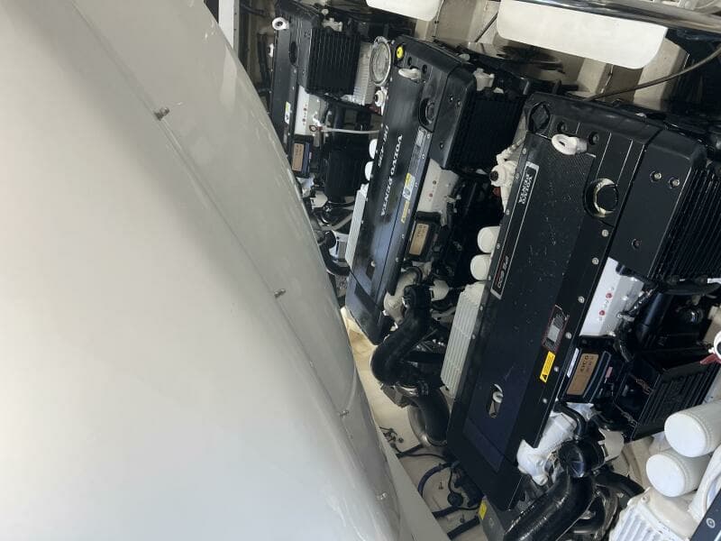 2009 Lazzara Yachts LSX 75