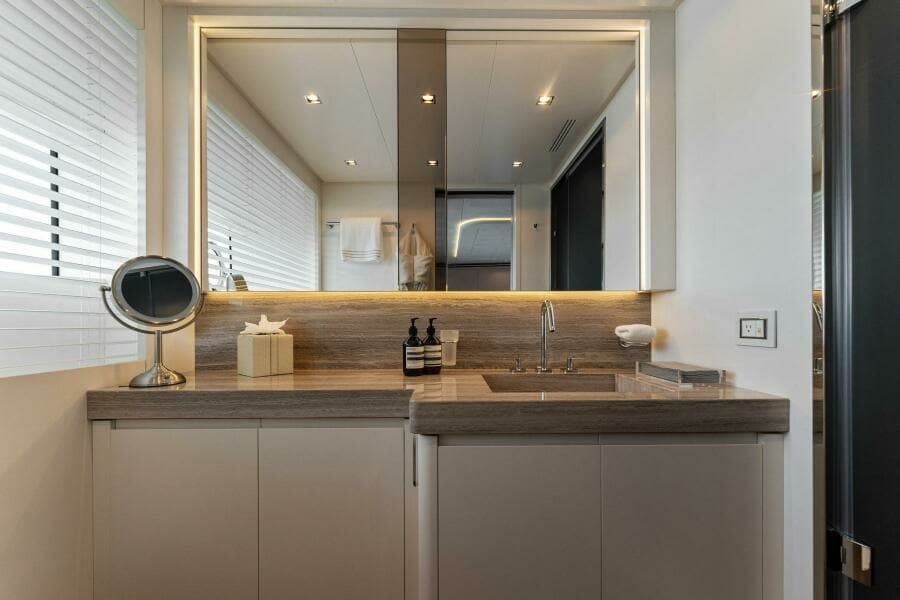 2020 Mangusta 33M Gransport