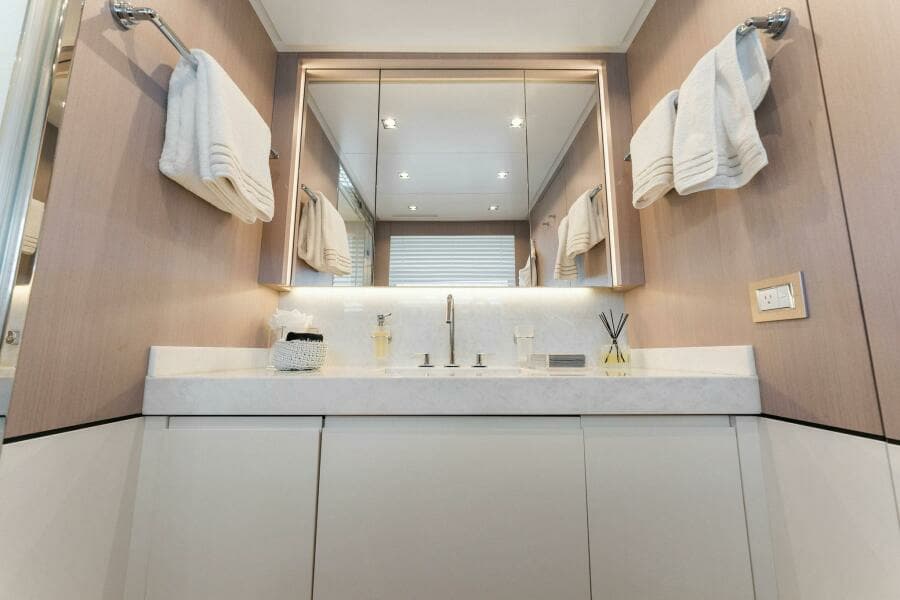 2020 Mangusta 33M Gransport