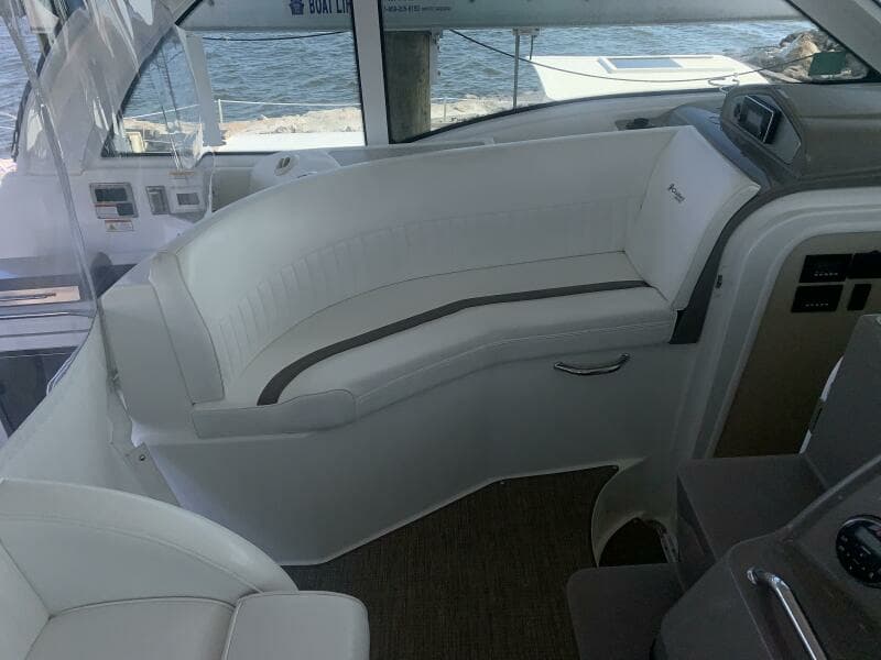 2011 Cruisers Yachts 420 Sports Coupe