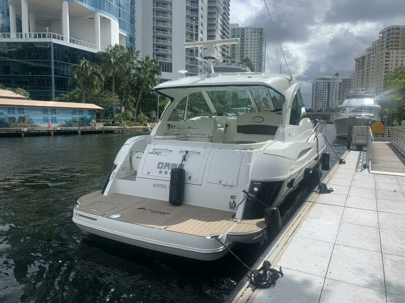2011 Cruisers Yachts 420 Sports Coupe