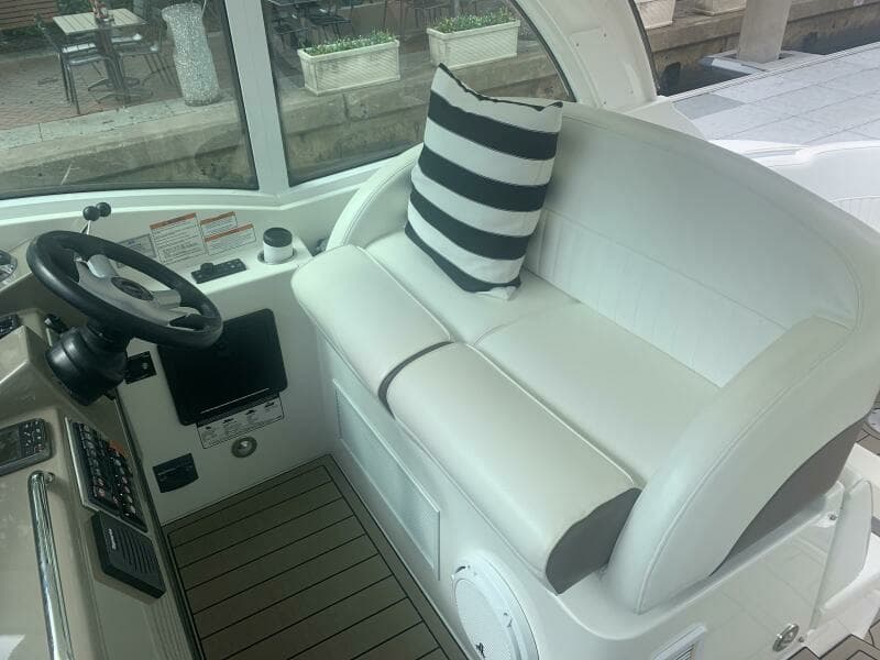 2011 Cruisers Yachts 420 Sports Coupe