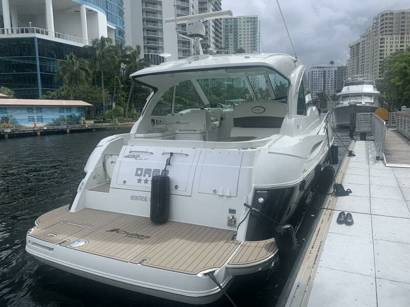 2011 Cruisers Yachts 420 Sports Coupe