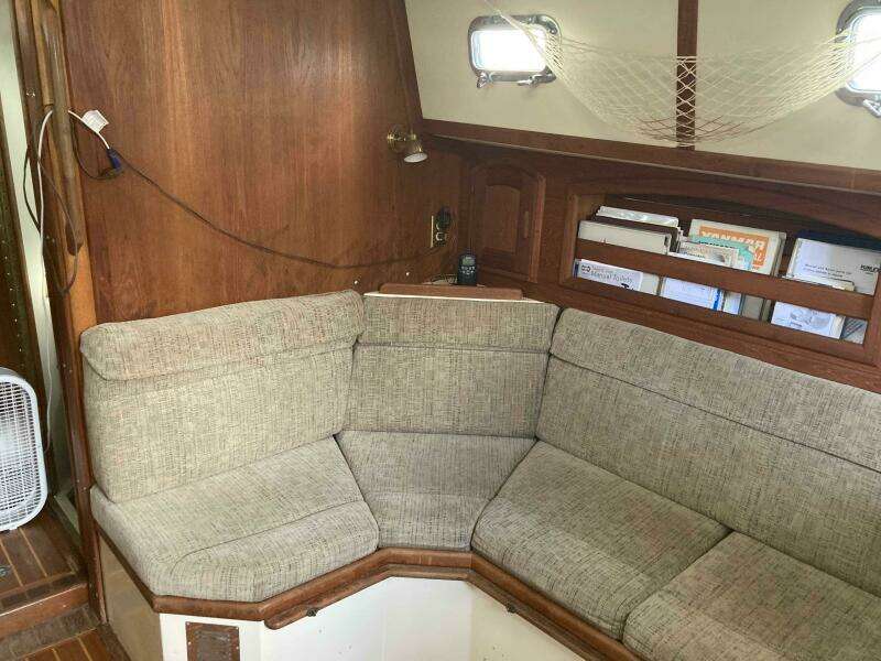 1994 Pacific Seacraft Crealock 37