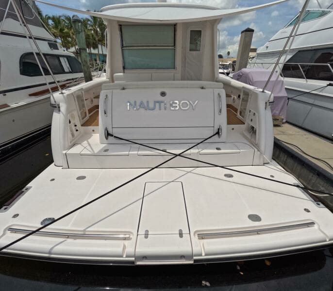2004 Tiara Sport 5200 Sovran Salon
