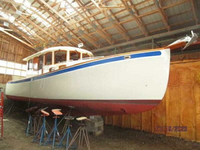 43' Flowers starboard forward profile2