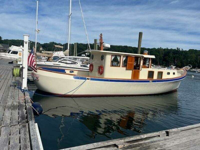43' Flowers starboard aft profile