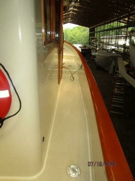 43' Flowers starbaord side deck2