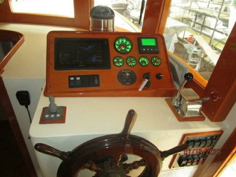 43' Flower pilothouse helm