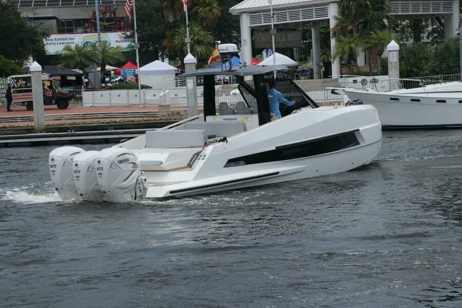 2024 Astondoa 377 Coupe Outboard