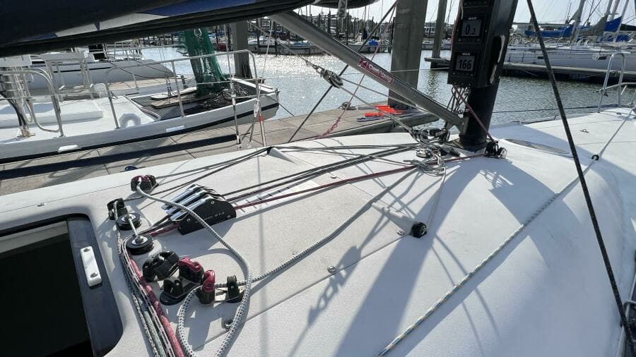 Pit / Clutches and Sail Adjustments