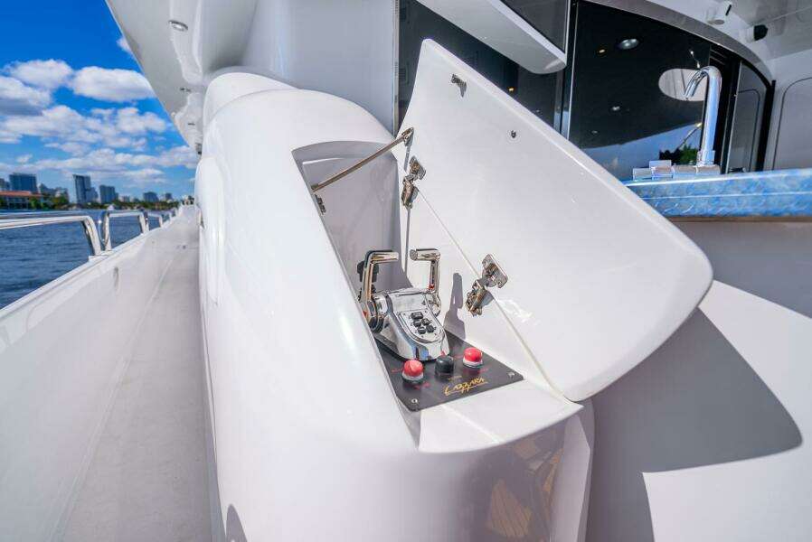 2008 Lazzara Yachts 116