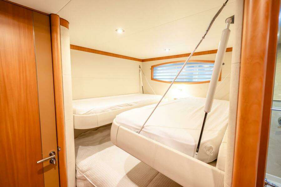 2008 Lazzara Yachts 116