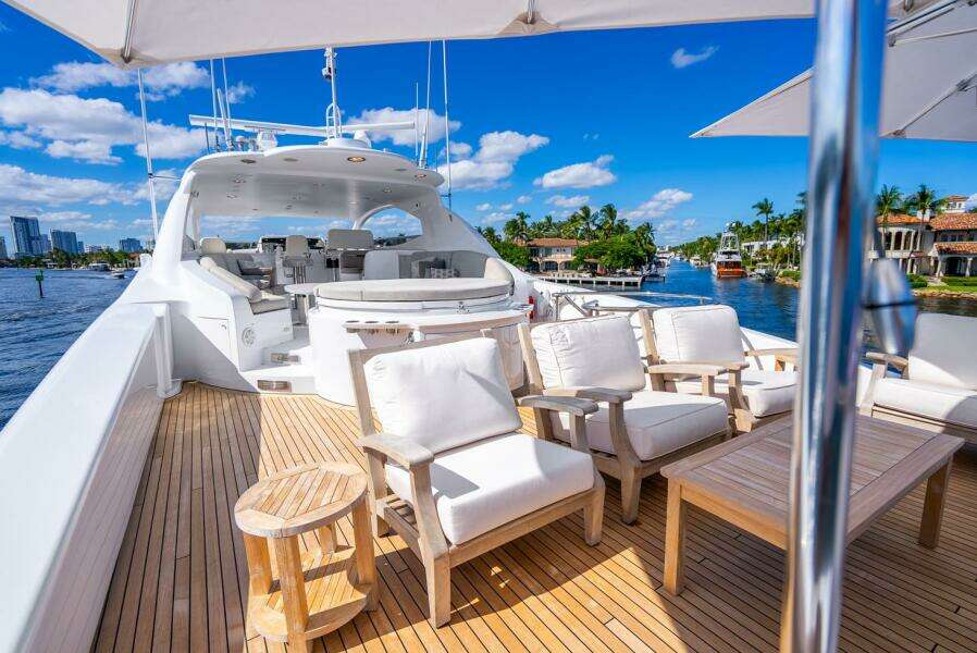 2008 Lazzara Yachts 116