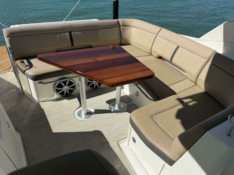 2016 Sea Ray 350 Sundancer