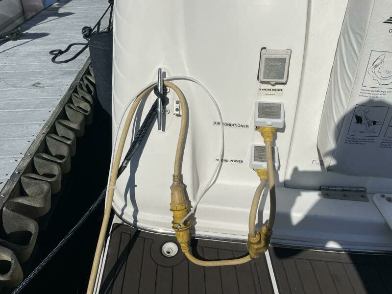 2006 Rinker Express Cruiser