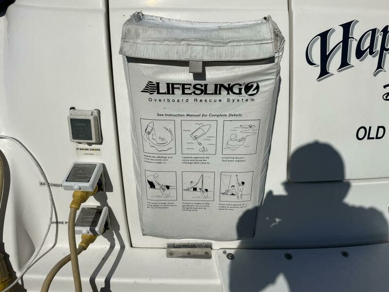 2006 Rinker Express Cruiser