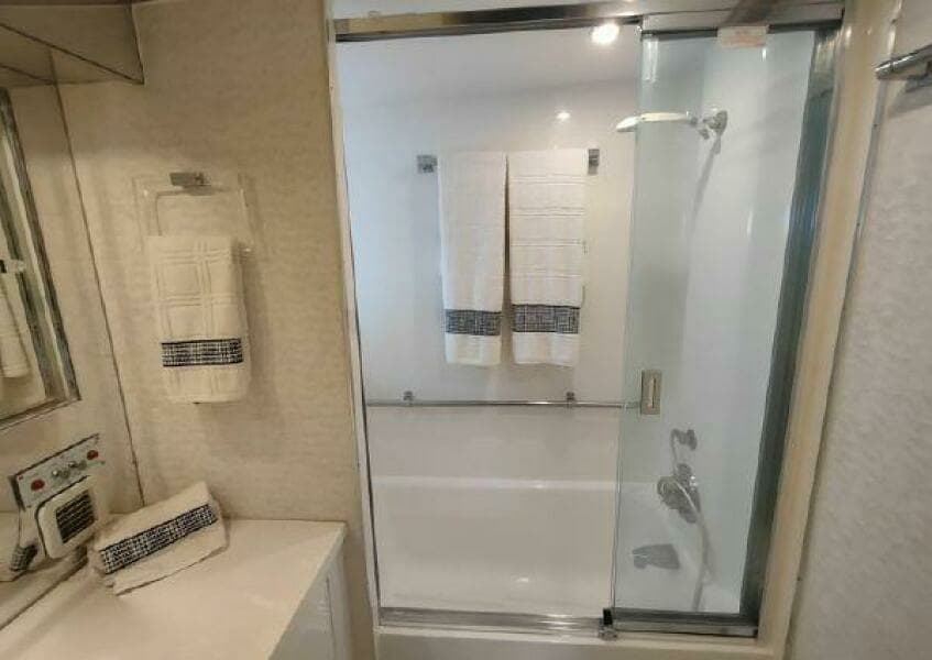 1996 Hatteras 50' Sport Deck