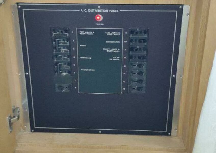 1996 Hatteras 50' Sport Deck