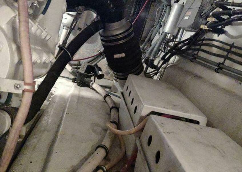 1996 Hatteras 50' Sport Deck