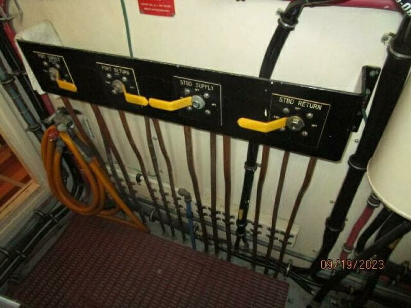 63' Hatteras fuel manifold