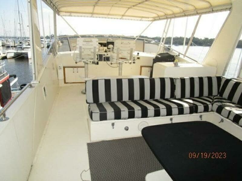 63' Hatteras flybridge forward