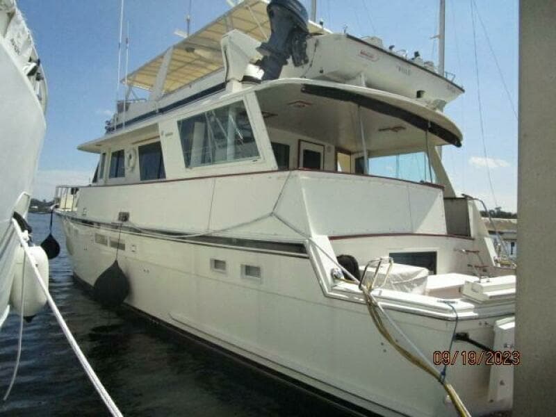 63' Hatteras port aft profile