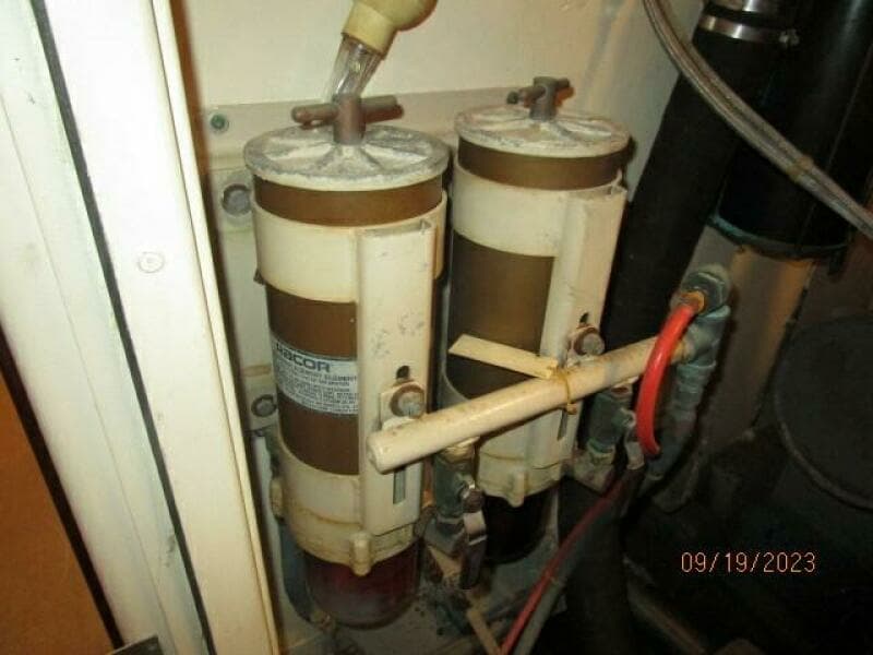 63' Hatteras port Racor fuel filters