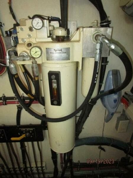 63' Hatteras stabilizer system