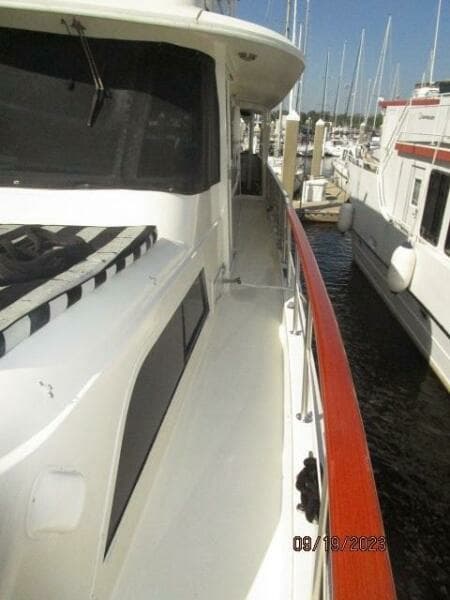 63' Hatteras port side deck1
