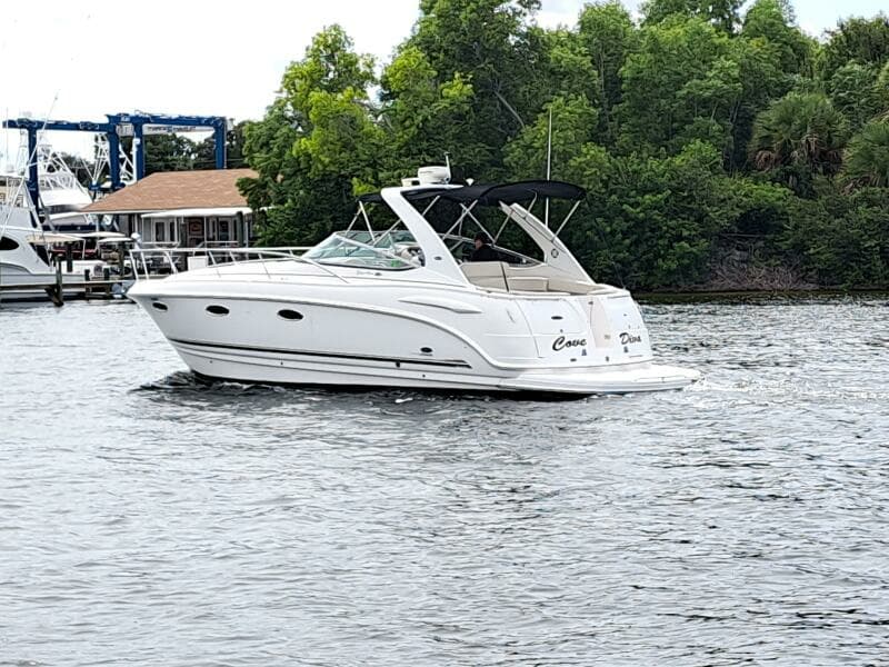 2005 Chaparral 330 Signature Cruiser