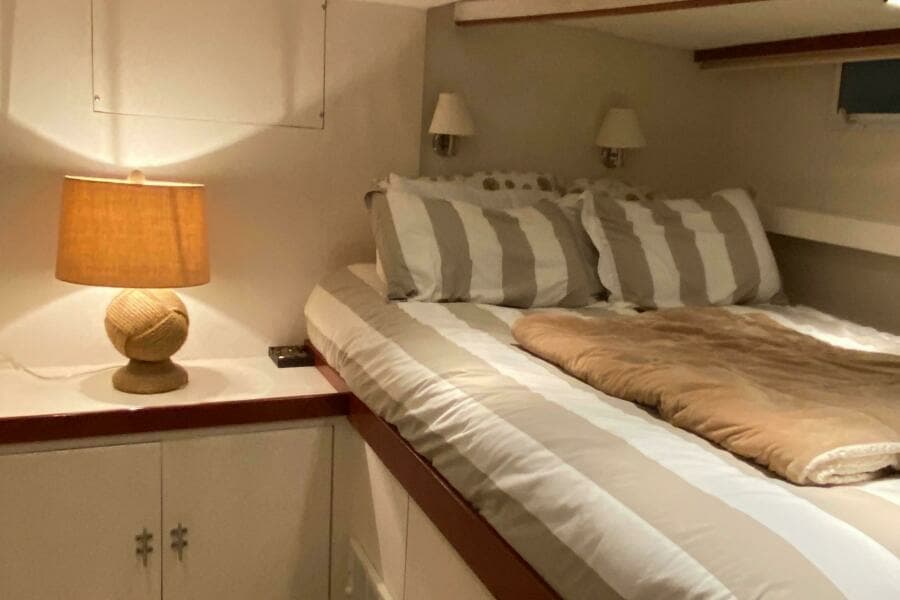 1973 Chris-Craft 47 Commander Flush Deck