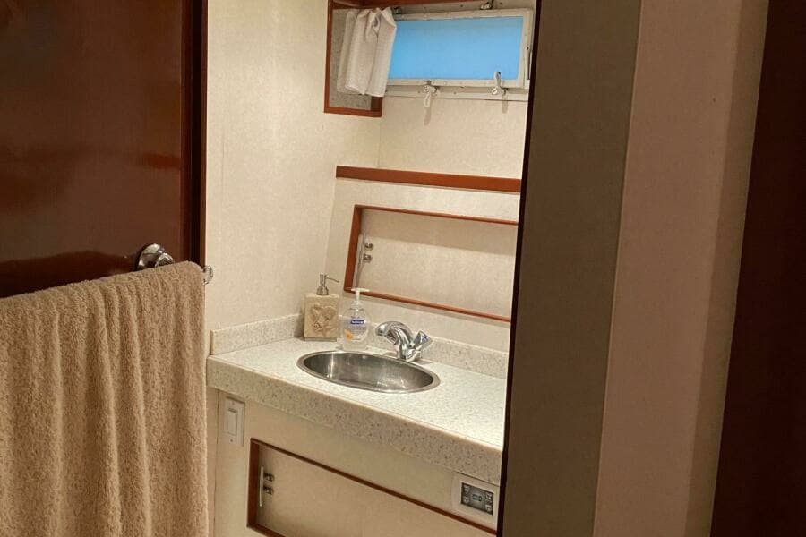 1973 Chris-Craft 47 Commander Flush Deck