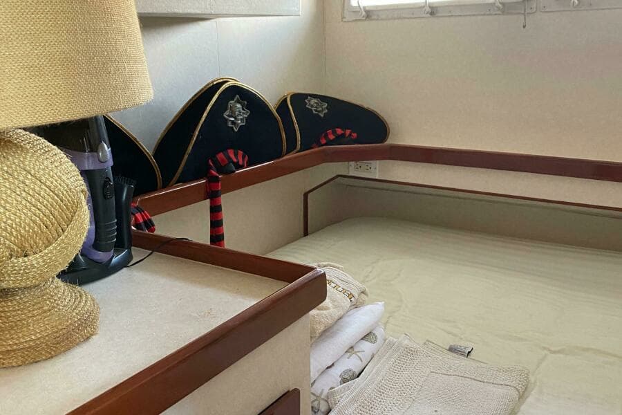 1973 Chris-Craft 47 Commander Flush Deck