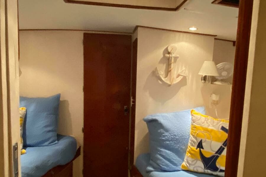 1973 Chris-Craft 47 Commander Flush Deck