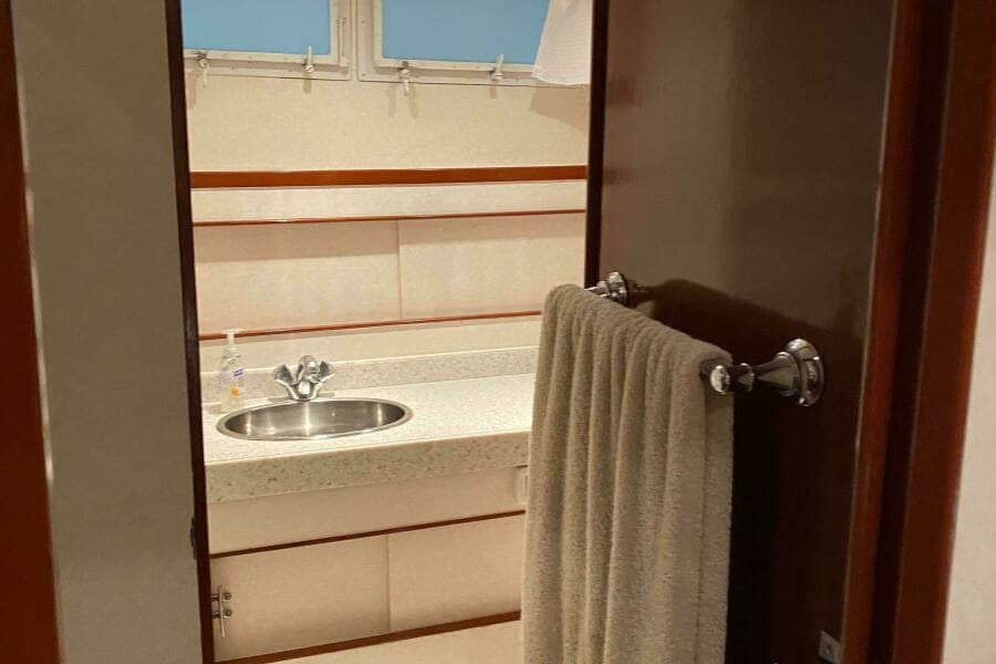 1973 Chris-Craft 47 Commander Flush Deck