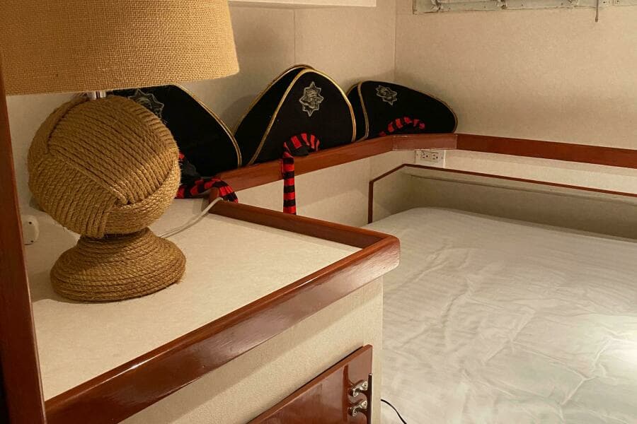 1973 Chris-Craft 47 Commander Flush Deck