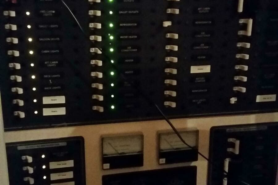 1973 Chris-Craft 47 Commander Flush Deck