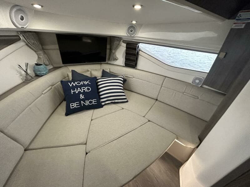 2021 320 Sundancer - Moor To Sea - V-berth